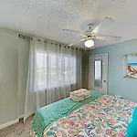 Beach-View Tradewinds Retreat, Beachside Pool Condo