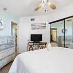 Pelican Pointe 1403 By Liquid Life
