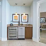 Turquoise Place C1506