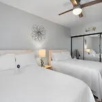 Pelican Pointe 905 By Liquid Life