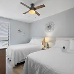 Pelican Pointe 905 By Liquid Life