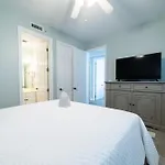 Regency Isle 1102 Penthouse By Liquid Life