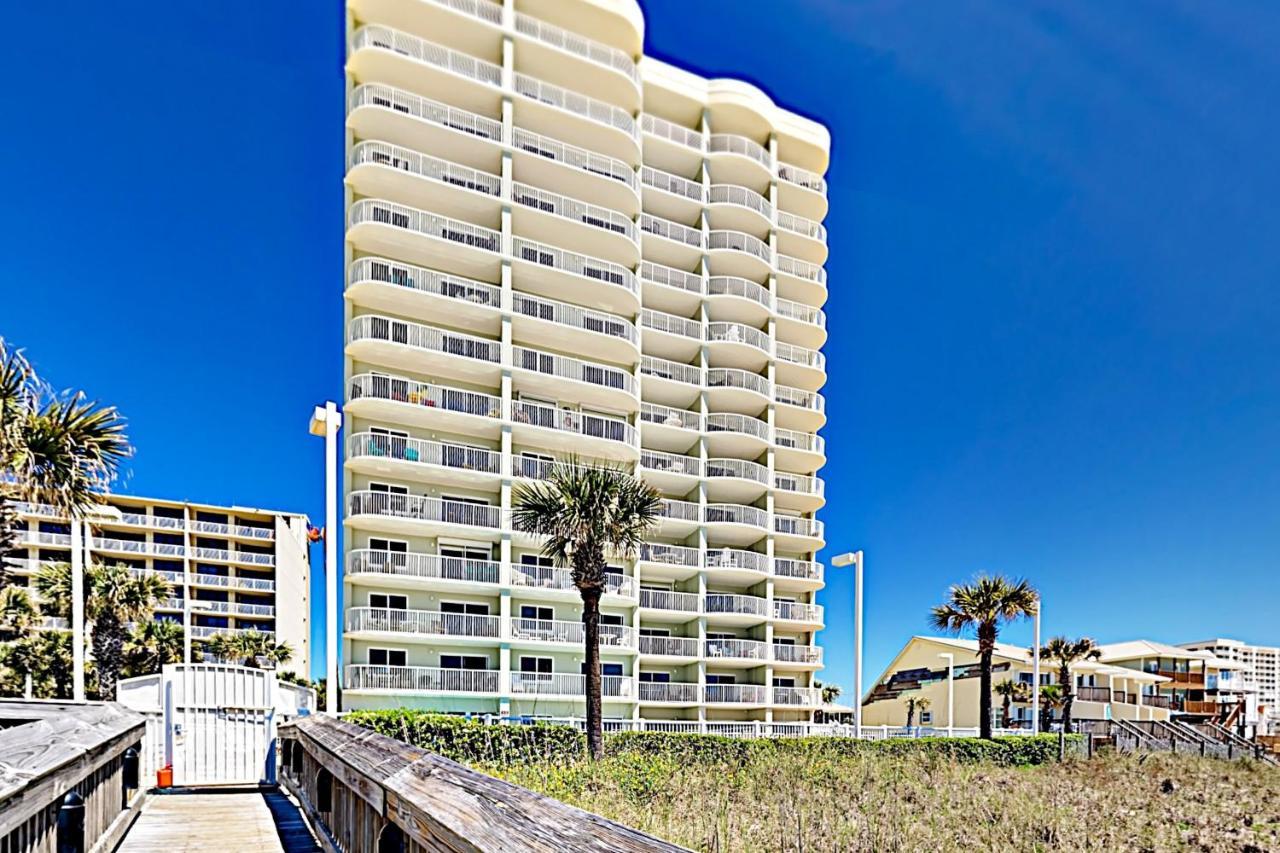 Apartment Beach-view Tradewinds Retreat, Beachside Pool