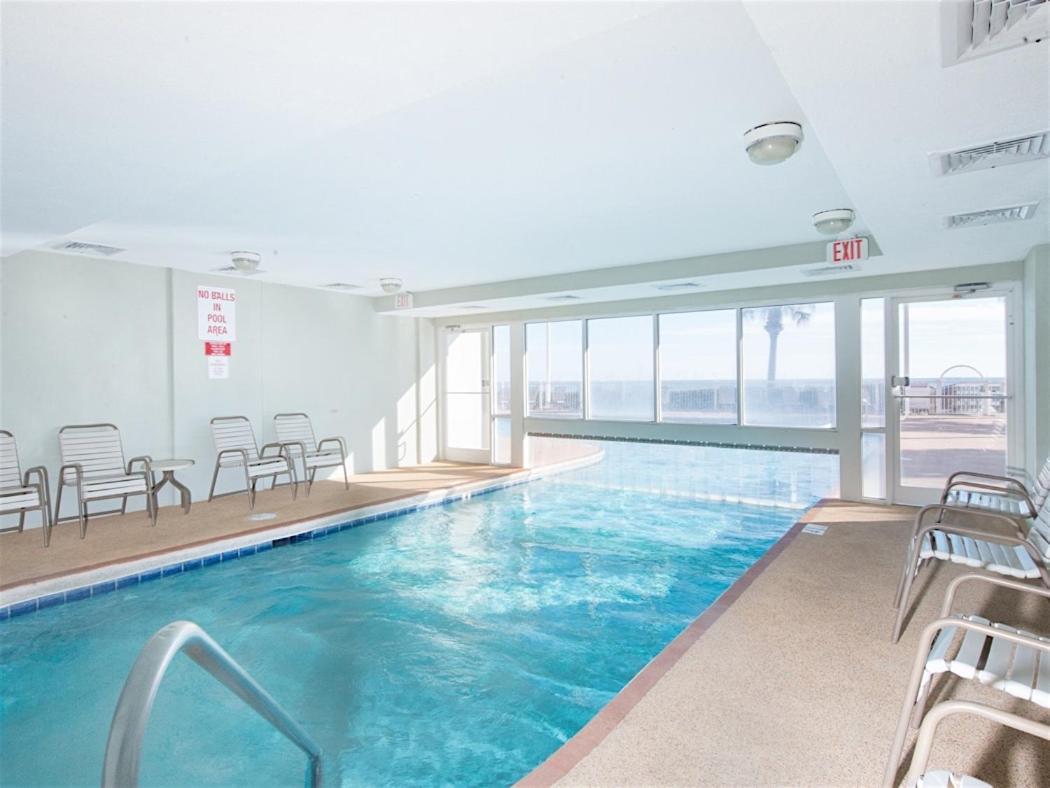Apartment Beach-view Tradewinds Retreat, Beachside Pool *