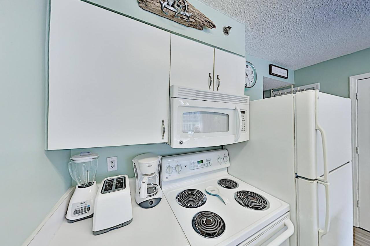 Apartment Beach-view Tradewinds Retreat, Beachside Pool