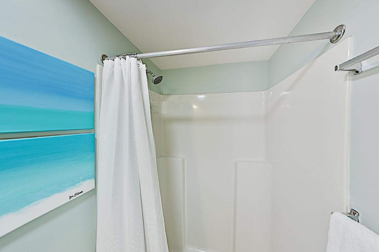 Apartment Beach-view Tradewinds Retreat, Beachside Pool