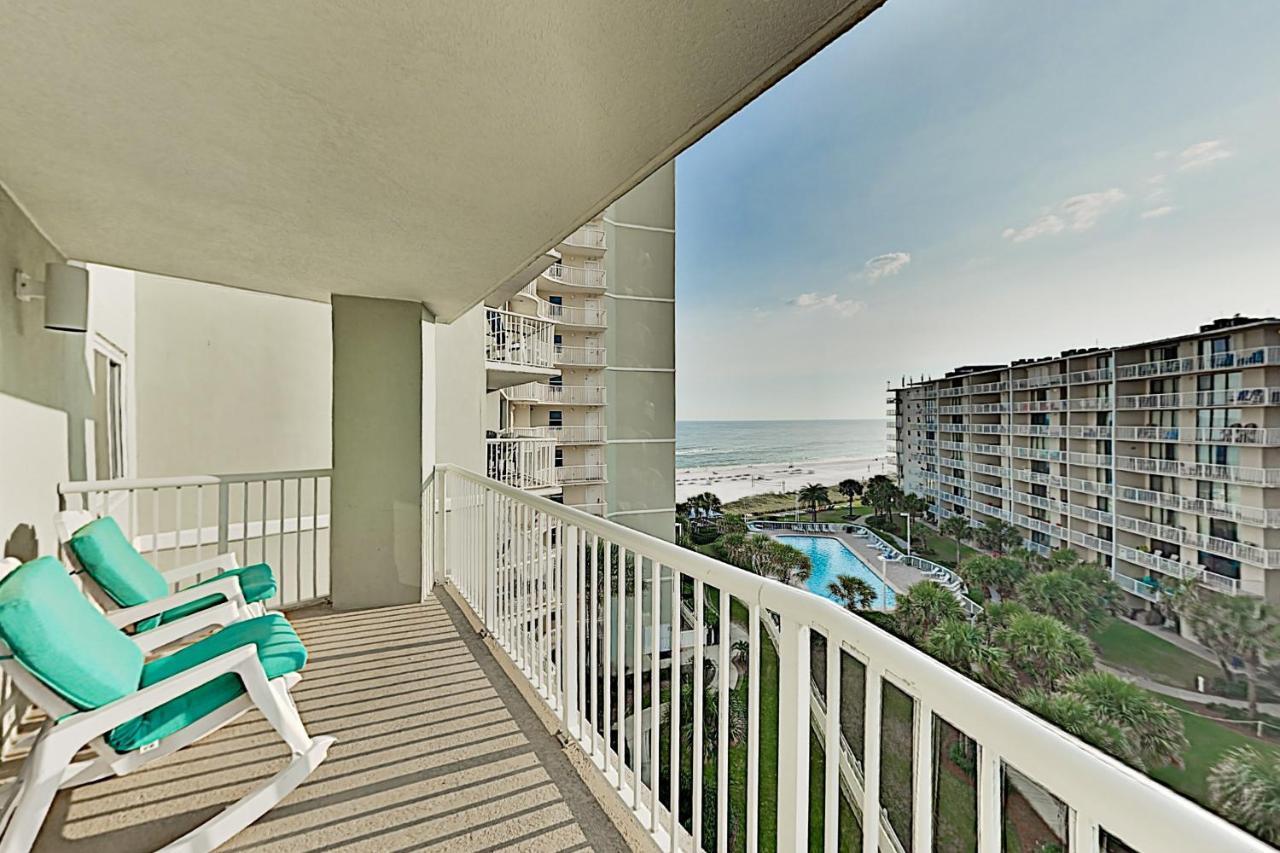 Beach-view Tradewinds Retreat, Beachside Pool Apartment Orange Beach