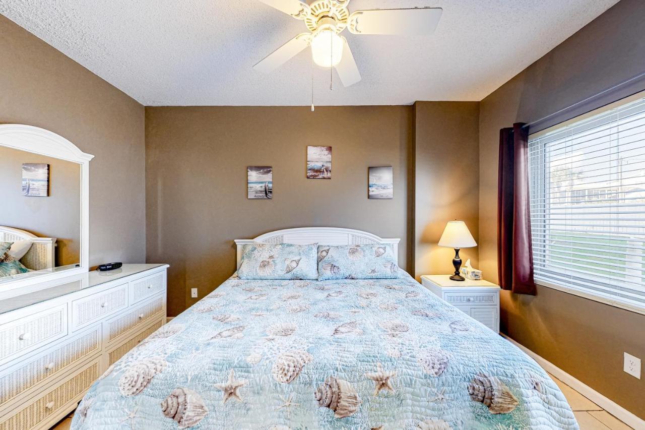 Hotel Tradewinds #001 *