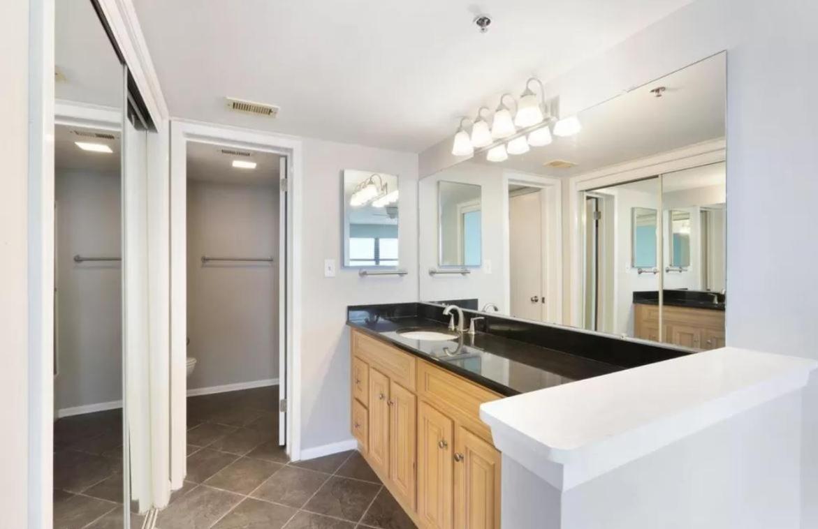 Back Bay 1106