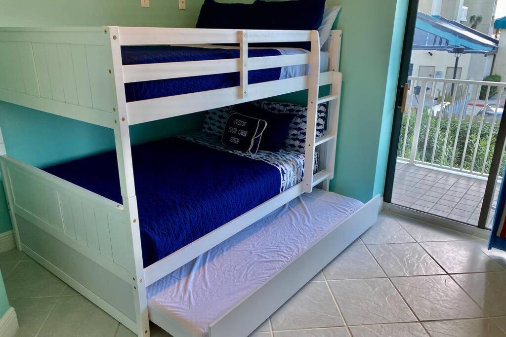 Corner With Amazing And Pool Views Apartment Orange Beach