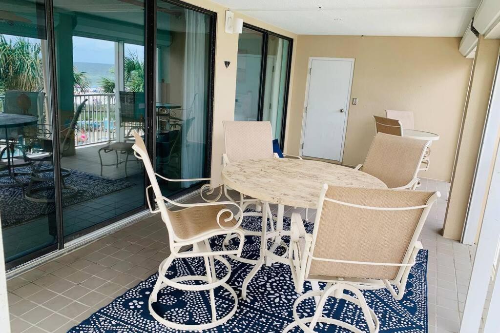Corner With Amazing And Pool Views