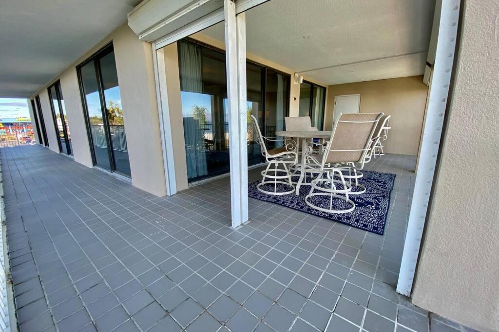 Corner With Amazing And Pool Views