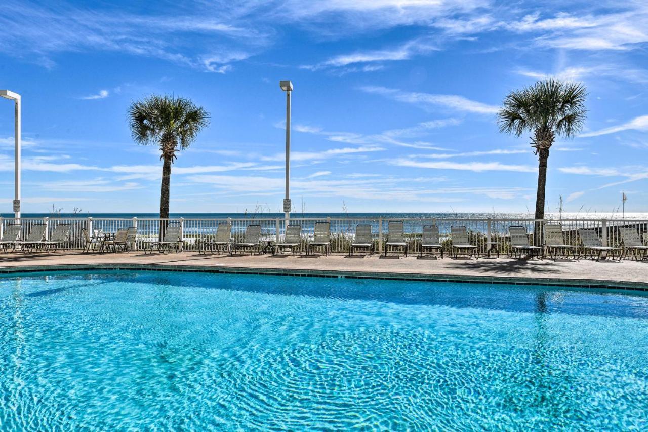 Apartment Inviting Views And Beach Access!