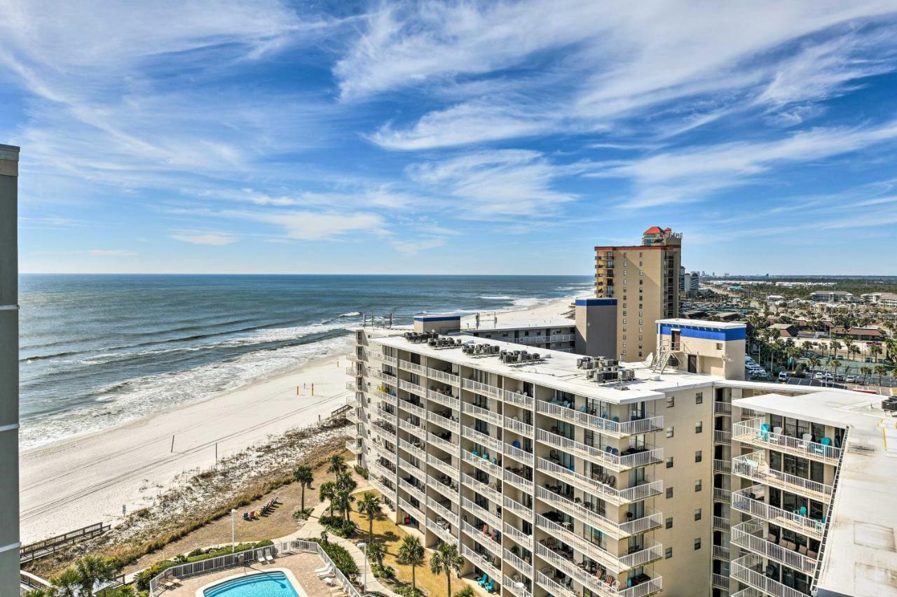 Apartment Inviting Views And Beach Access!