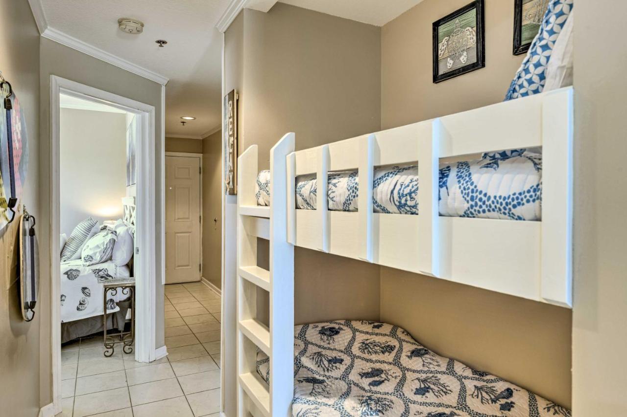Apartment Inviting Views And Beach Access!
