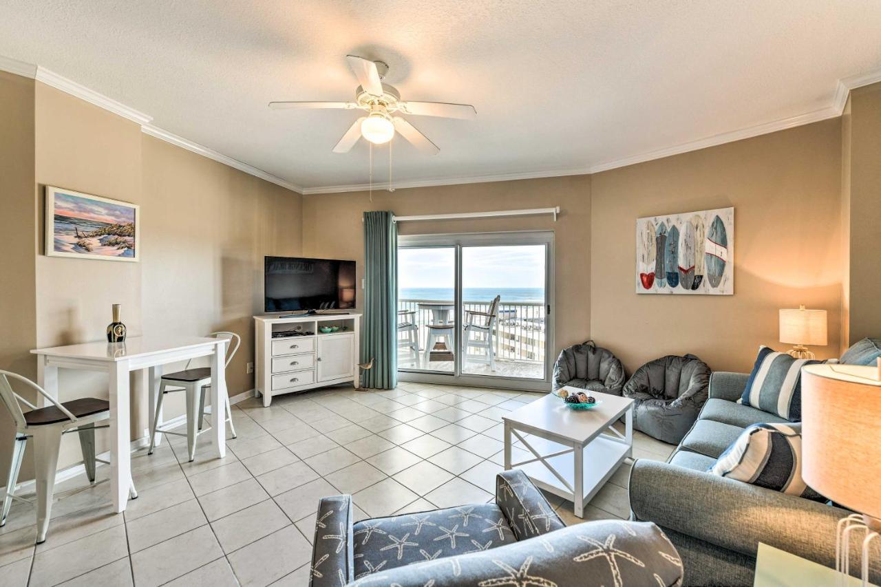 Apartment Inviting Views And Beach Access!