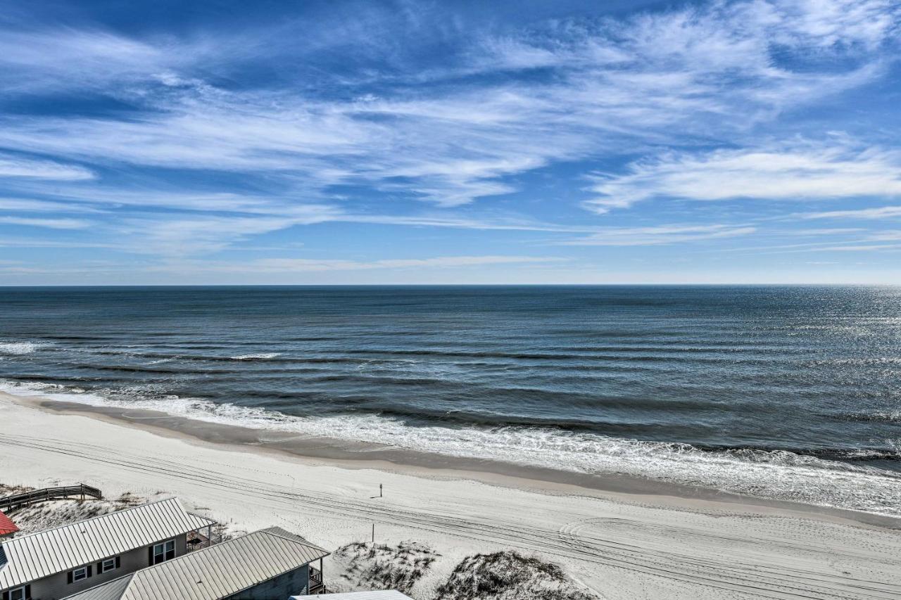Apartment Inviting Views And Beach Access! *