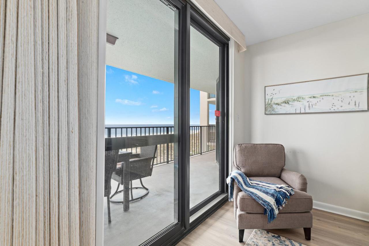 Apartment Phoenix Vi 6511 - Beachfront Updated Condo!
