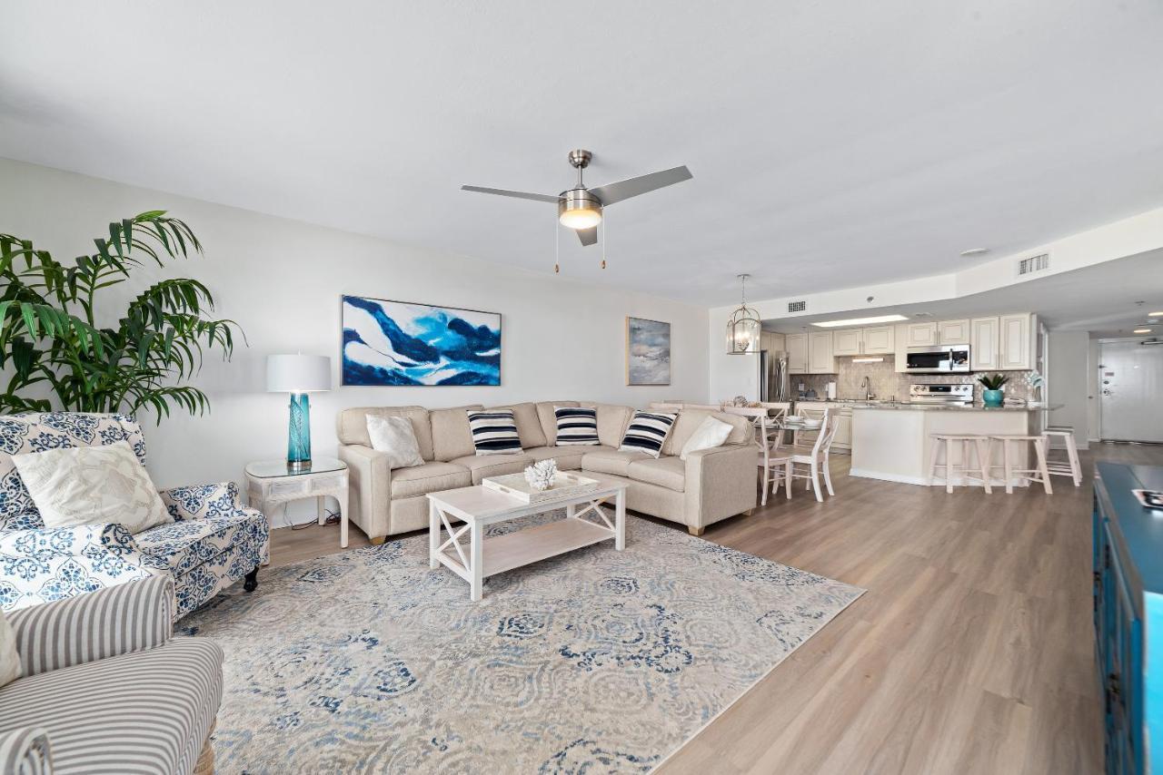 Apartment Phoenix Vi 6511 - Beachfront Updated Condo!