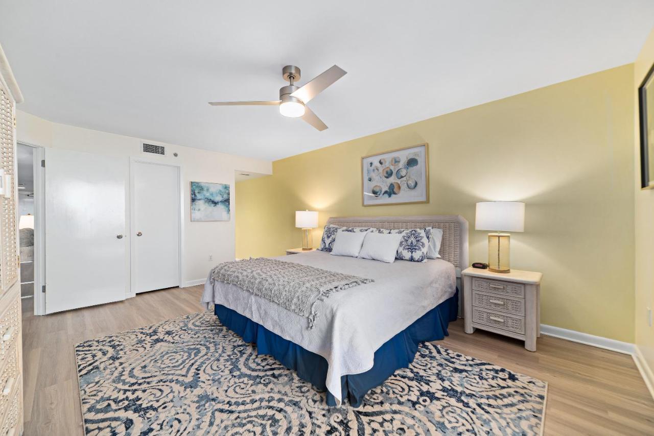 Apartment Phoenix Vi 6511 - Beachfront Updated Condo!
