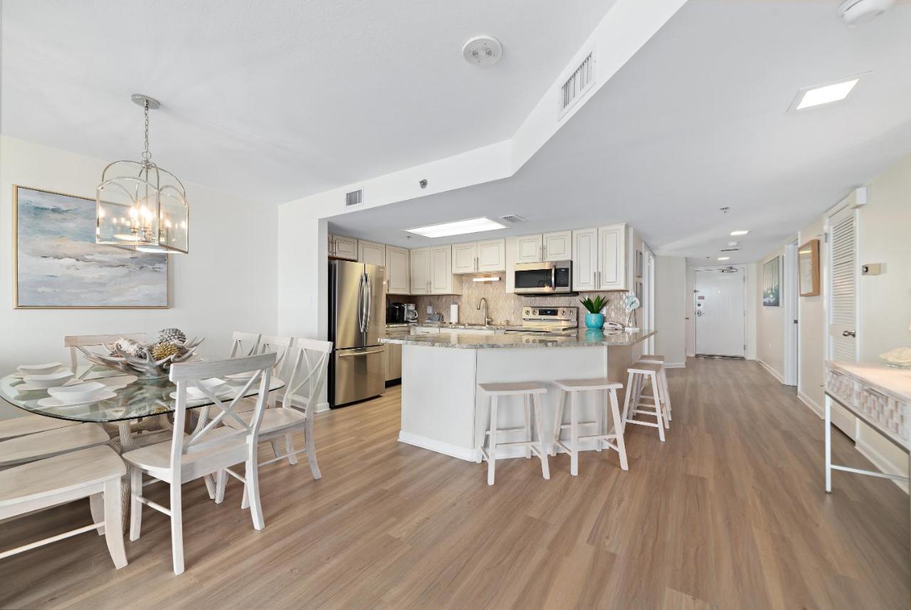 Apartment Phoenix Vi 6511 - Beachfront Updated Condo!