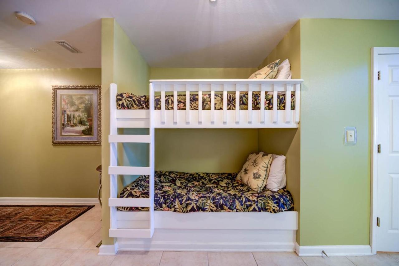 Coastal Condo Across From Orange Beach Holiday home