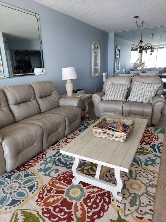 Windward Pointe - 404 - Amazing Views Huge Balcony 3 Bed Aparthotel *