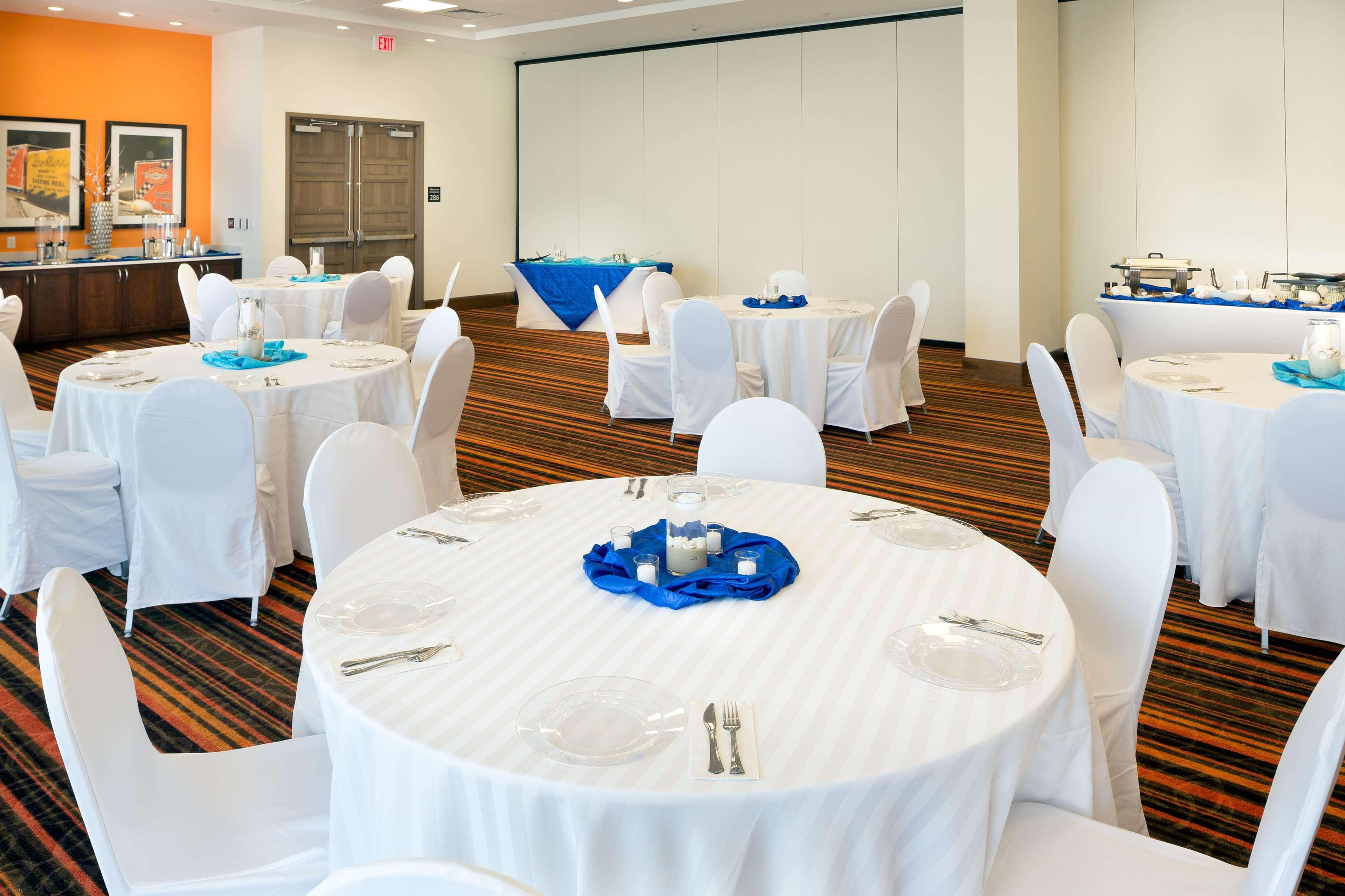 Hotel Hampton & - Orange 3*