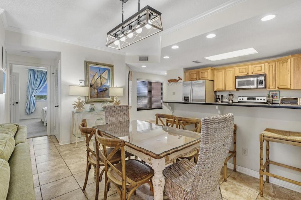 Four Seasons Unit 704e Orange Beach
