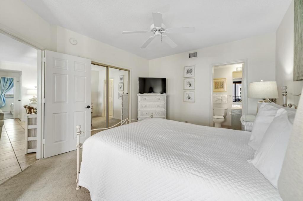 Four Seasons Unit 704e *