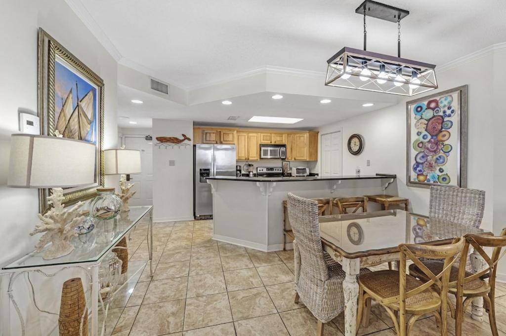 Four Seasons Unit 704e Orange Beach