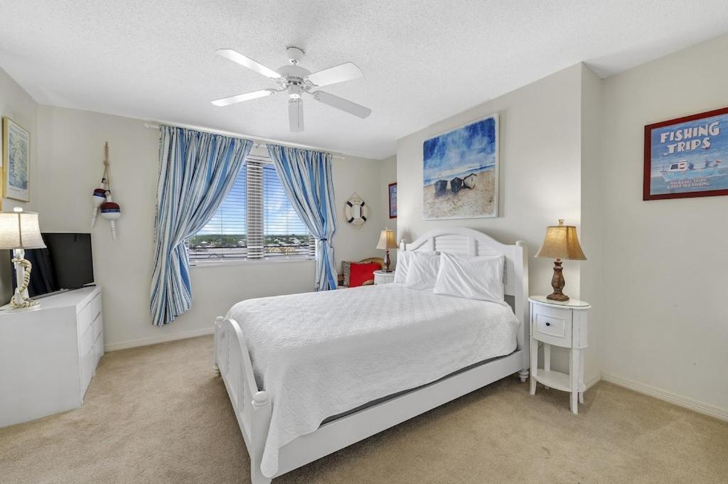 Four Seasons Unit 704e *
