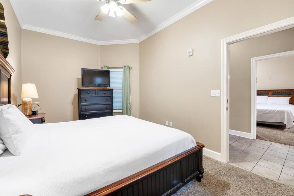 Phoenix West - 2207 - High-end Luxury Beachfront Apartment *
