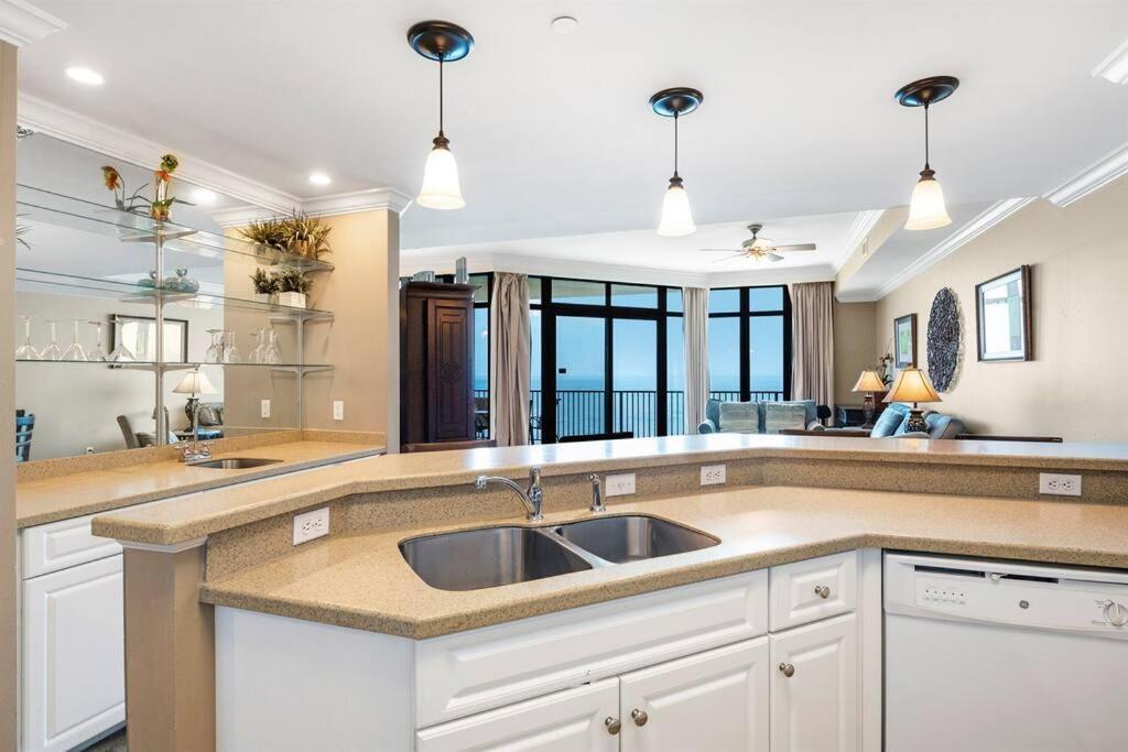 Phoenix West - 2207 - High-end Luxury Beachfront Apartment Orange Beach