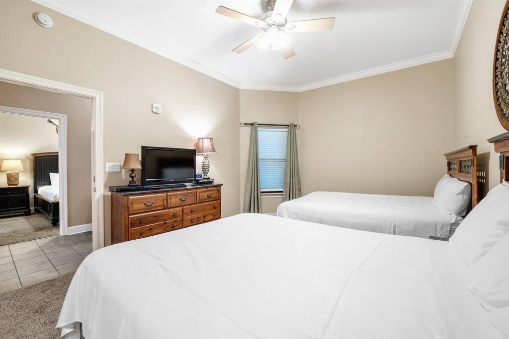 Phoenix West - 2207 - High-end Luxury Beachfront Apartment *