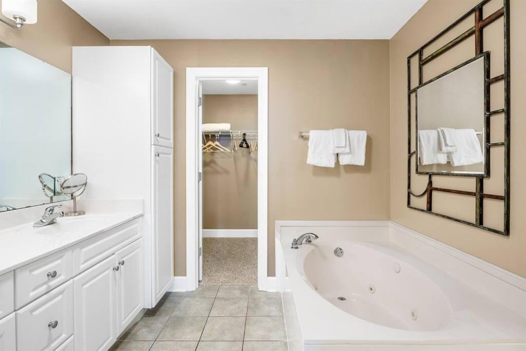 Phoenix West - 2207 - High-end Luxury Beachfront Apartment Orange Beach