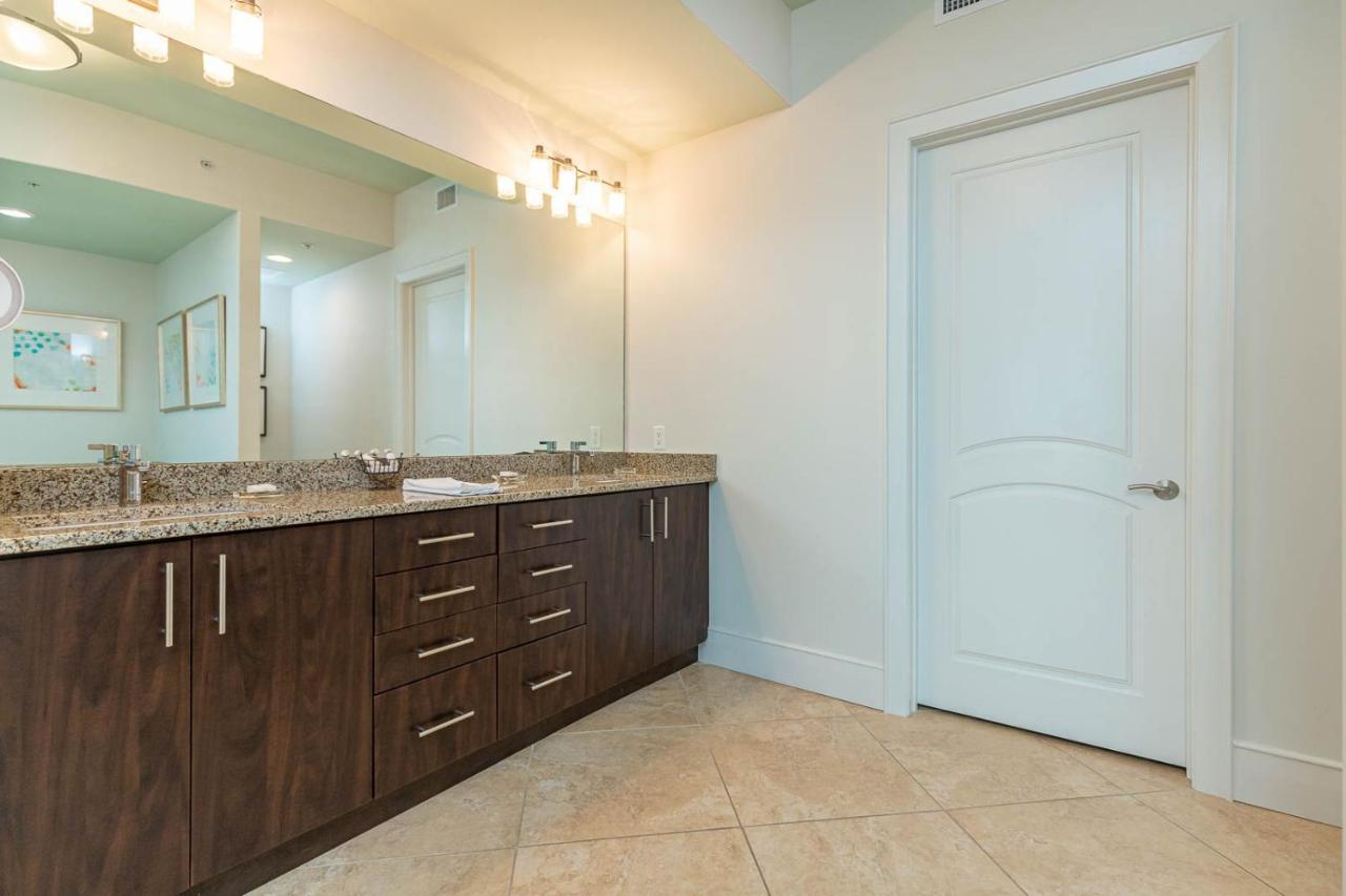 Turquoise Place C2602
