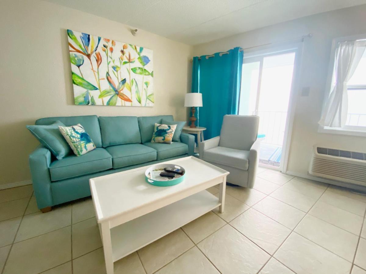 Emerald Skye 52 By Albvr - Beautifully Decorated Beachfront Holiday home