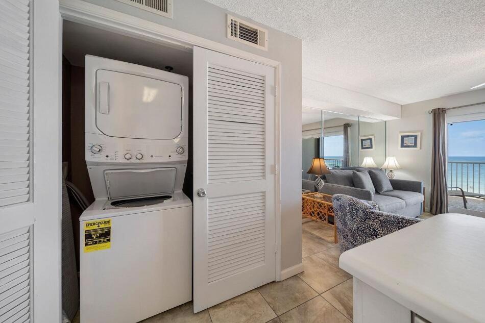 Tradewinds 302 *