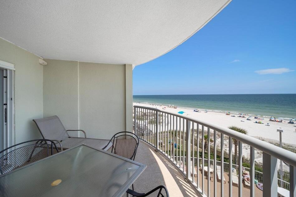 Tradewinds 302 *