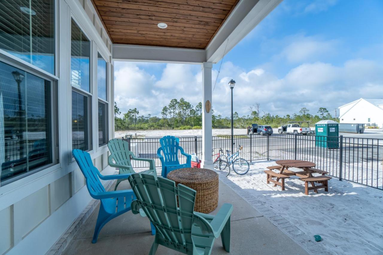 ~spacious Near W/ Game And Community Pool~