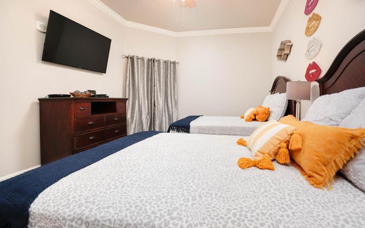 Three-bedroom Apartment Orange Beach