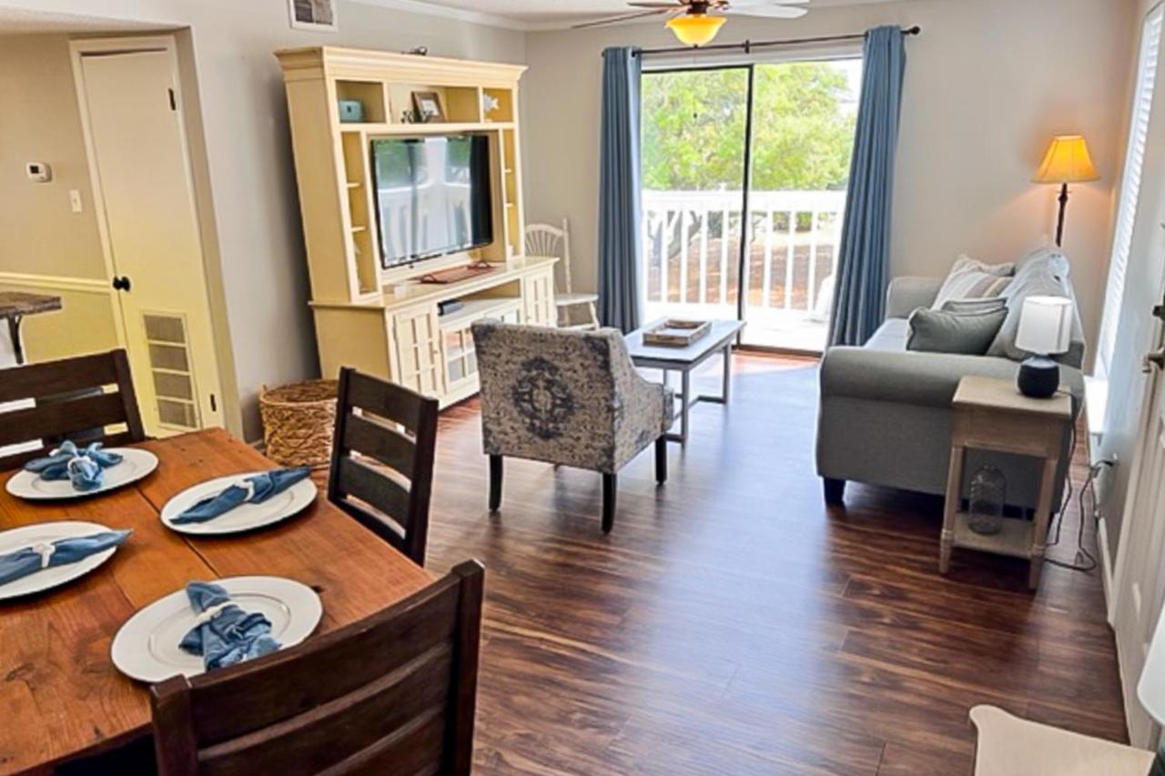 Romar Village #112 Apartment *