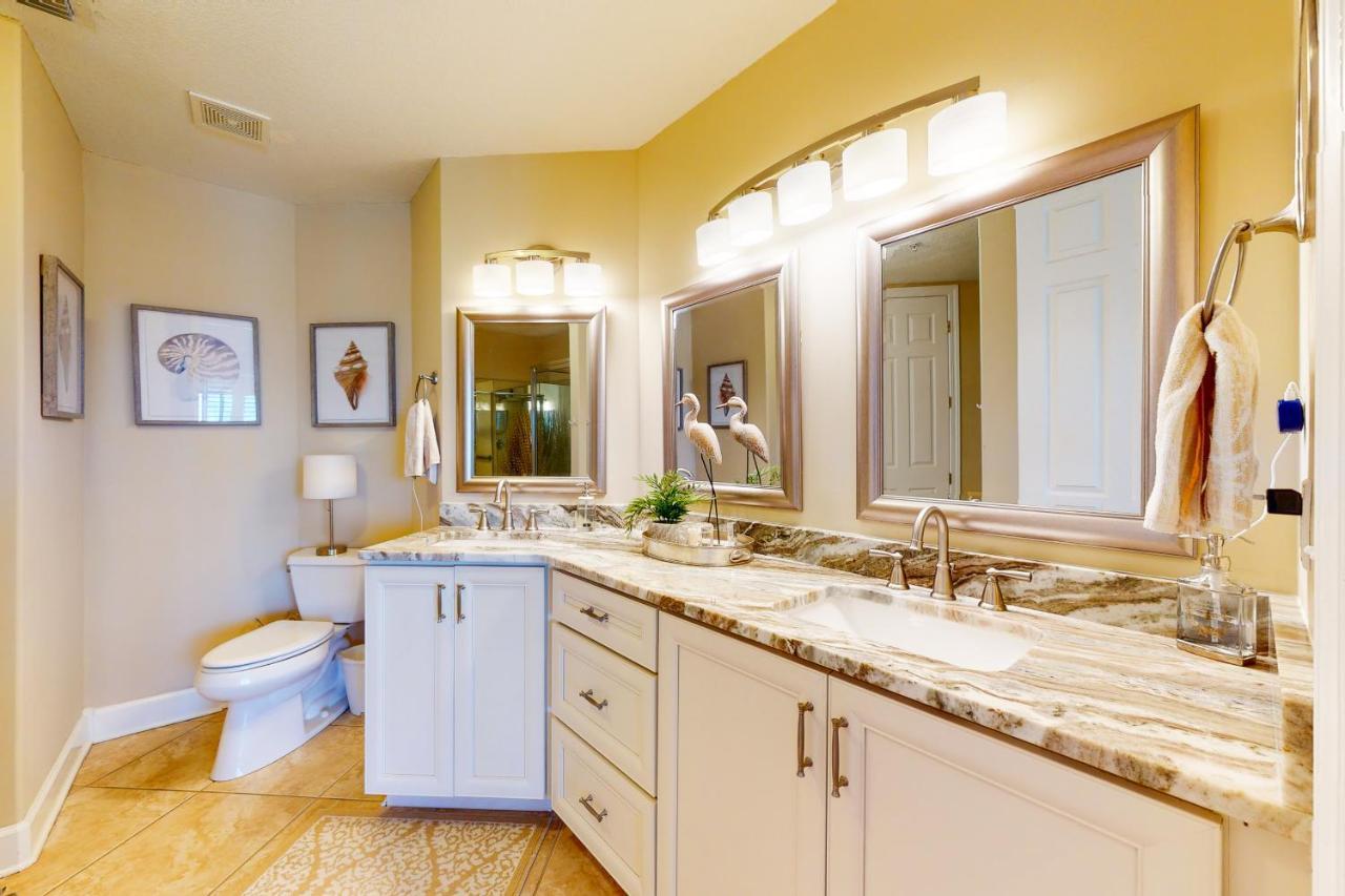 Regency Isle 305 Apartment