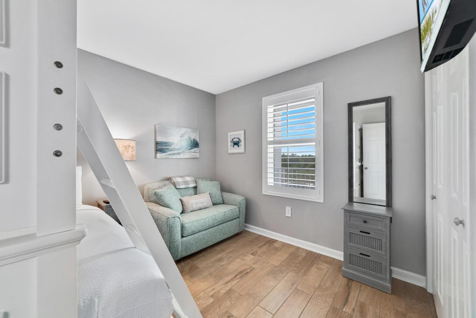 Cozy 2bd/2ba W/ View, Sleeps 6 Holiday home *