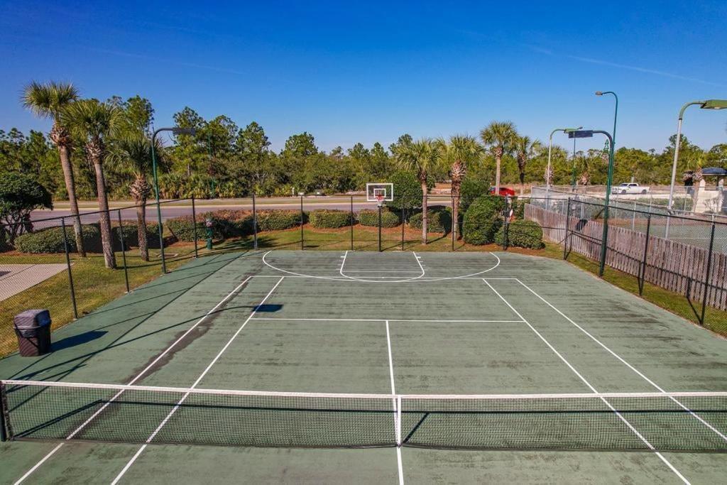 Stunning Views, 3bd/2ba W/ Private Balcony Holiday home