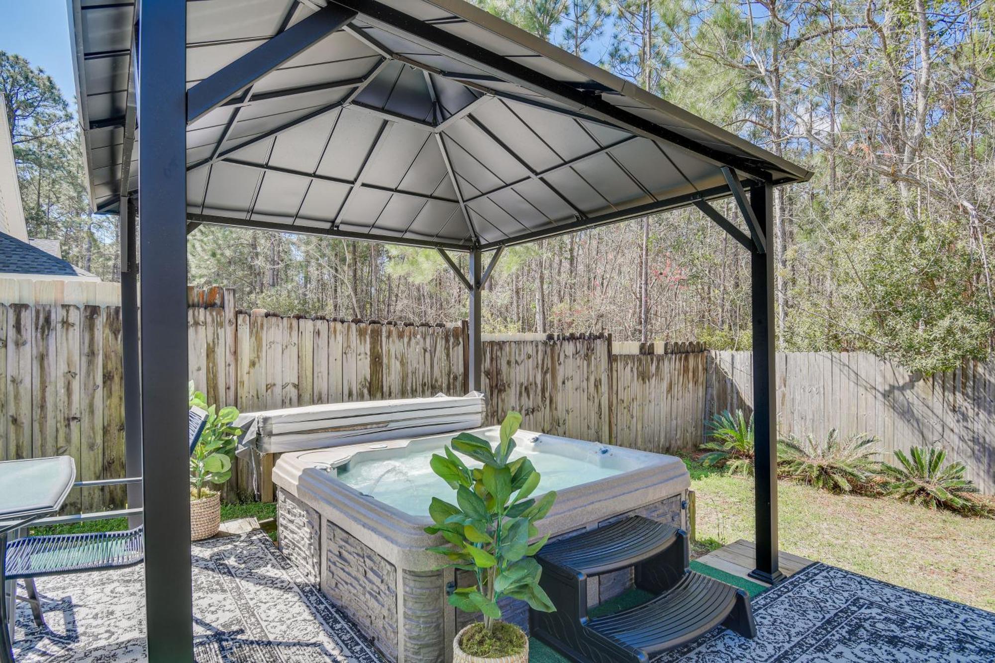 Orange With Hot Tub Less Than 2 Mi To The Wharf Holiday home Orange Beach