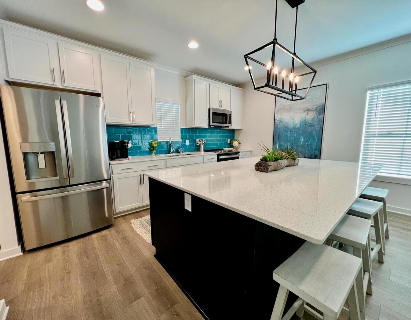 Beautiful 3br/25ba W/ Kayak Access, Sleeps 10 Holiday home Orange Beach