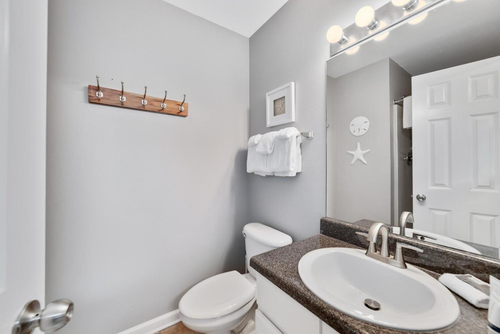 Cozy 2bd/2ba W/ View, Sleeps 6 Holiday home