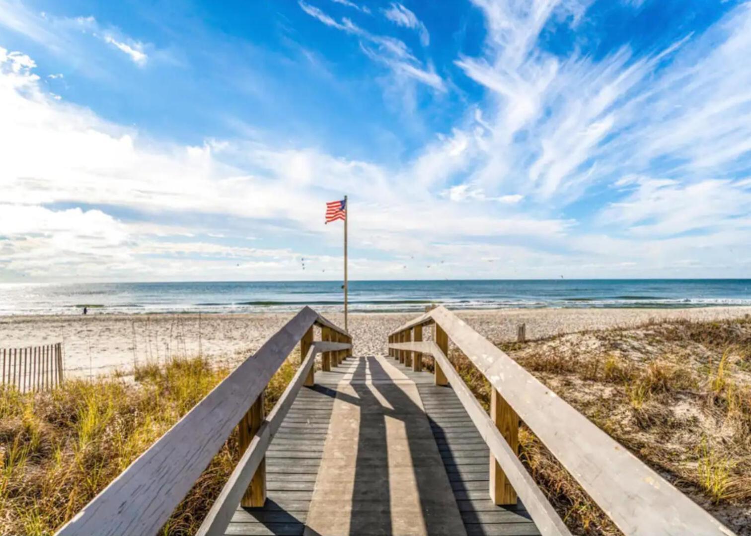 Holiday home Beautiful 3br/25ba W/ Kayak Access, Sleeps 10 *